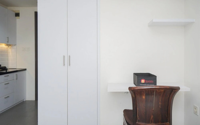 Elegant And Comfy Studio At Bintaro Icon Apartment