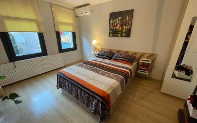 Duplex with terrace in center,5mn walk to Istiklal