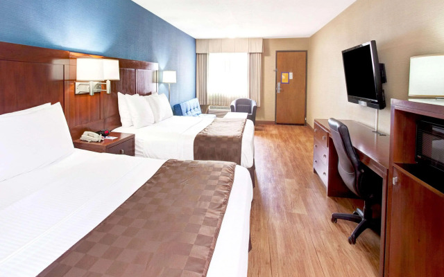 Travelodge by Wyndham Culver City