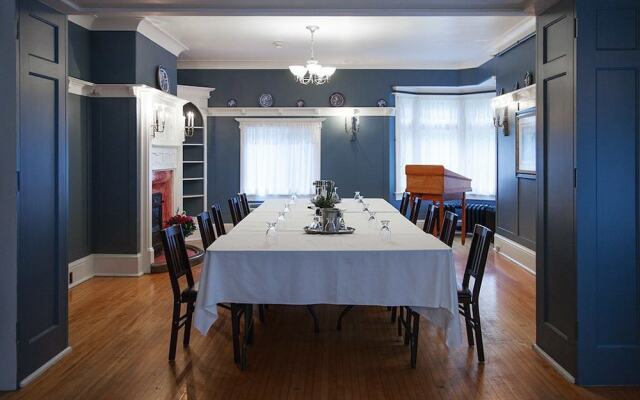 Leaside Manor by The Leaside Group