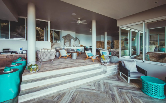 Carana Beach Hotel