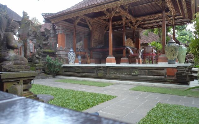 Brata Home Stay