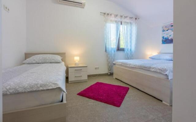 Apartment Anton RI 31 pax