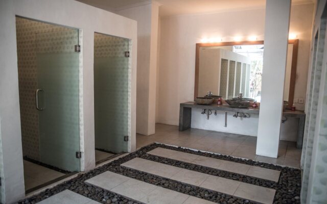 Puri Garden Hotel and Hostel