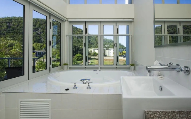 Beachside Apartment 13