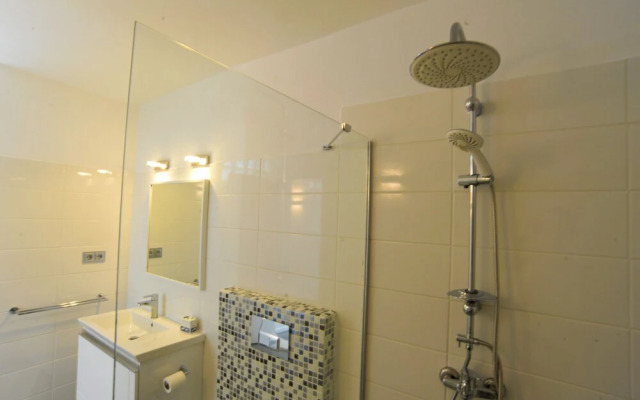 Villa Hazel by Villatatilin