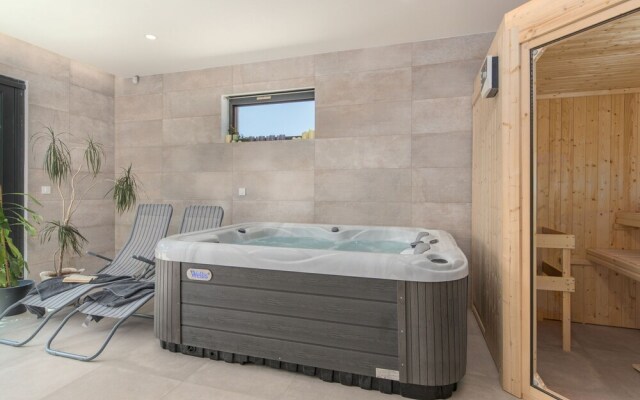 Deluxe Villa in Porec With Wellness Centre & Pool