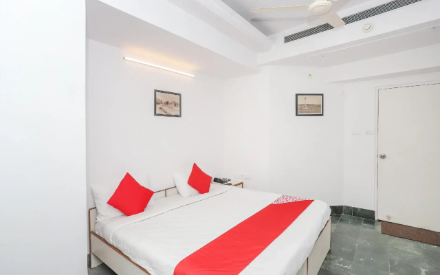 OYO 15358 Hotel Townhall
