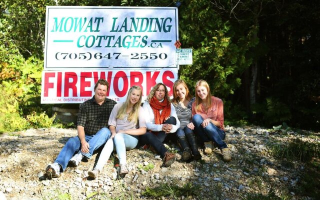 Mowat Landing Cottages