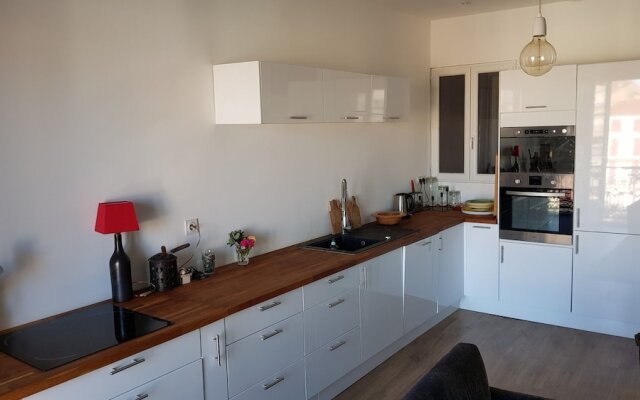 Sete Vue Canal Duplex Pour 7 Personnes