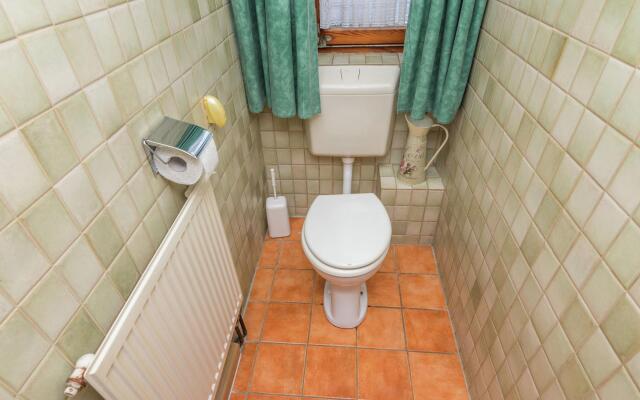 Spacious 4 Person Holiday Home near Chiemsee