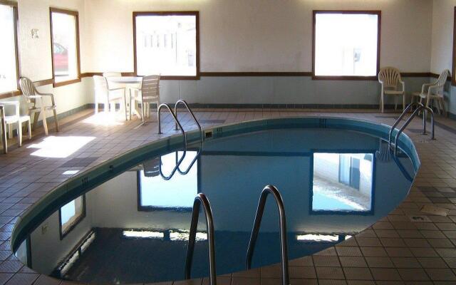 Super 8 by Wyndham Fargo/I-29/West Acres Mall