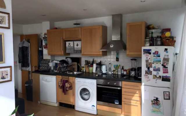Large 1 Bedroom Flat Near Brixton
