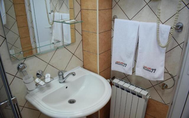 Radio Cafe Kanal 77 Hotel