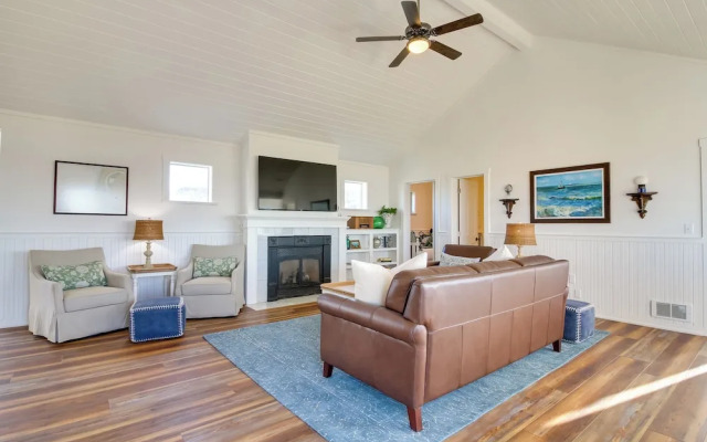 Scenic Bandon Vacation Rental w/ Beach Access!