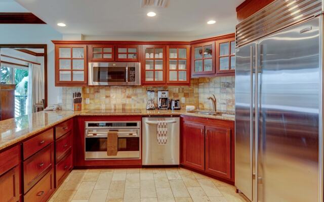 Hale Tiare 2 Bedroom Condo by RedAwning