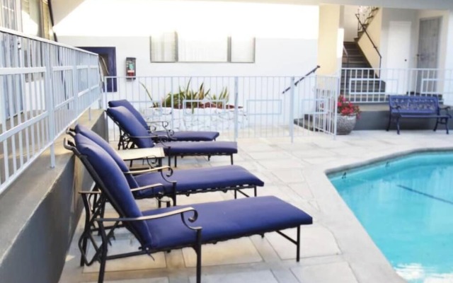 Hollywood Business Suites