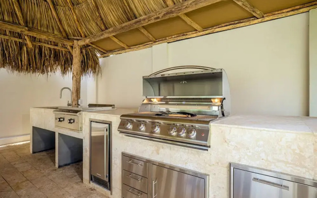 NEW 6BR Playground Private Pool Pro-bbq Palapa