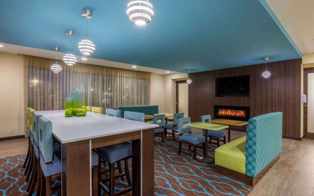 La Quinta Inn & Suites by Wyndham Artesia