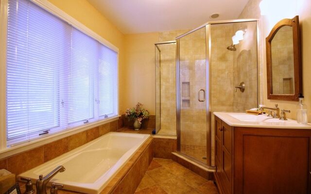 Tudor Oaks Inn
