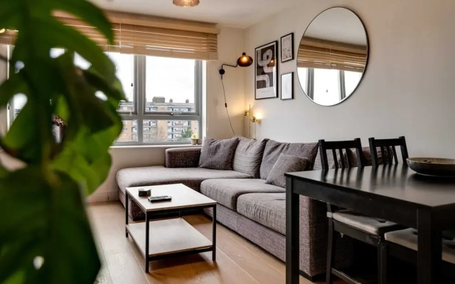 Spacious Modern Camberwell Apartment