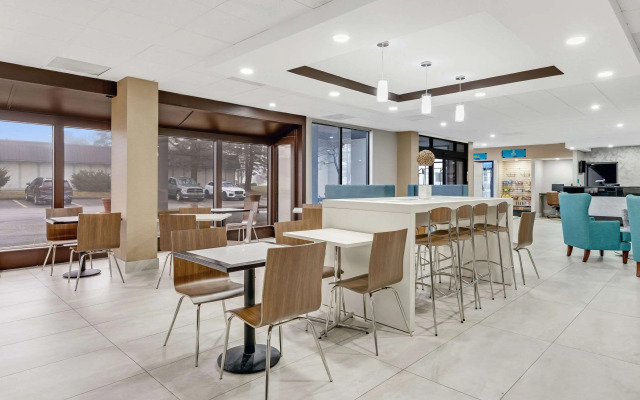 Clarion Pointe Near Erie Casino