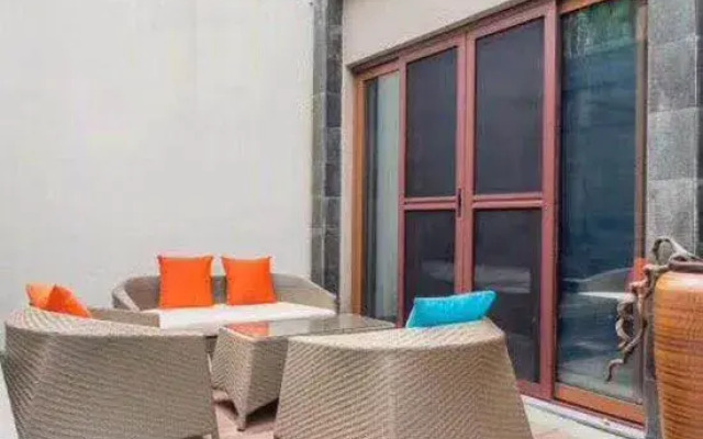 Jinnian Pool Holiday Villa