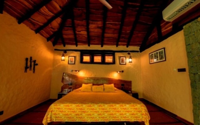 Pugdundee Safaris - Kanha Earth Lodge