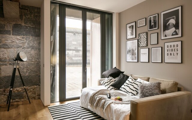 Plymouth Luxurious Apartment