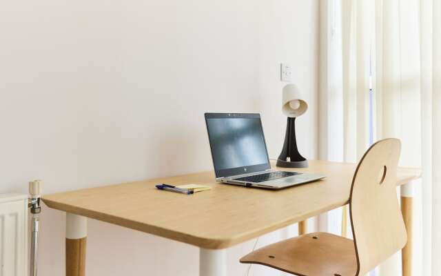 The Queensland Sanctuary - Trendy 2bdr Flat With Terrace