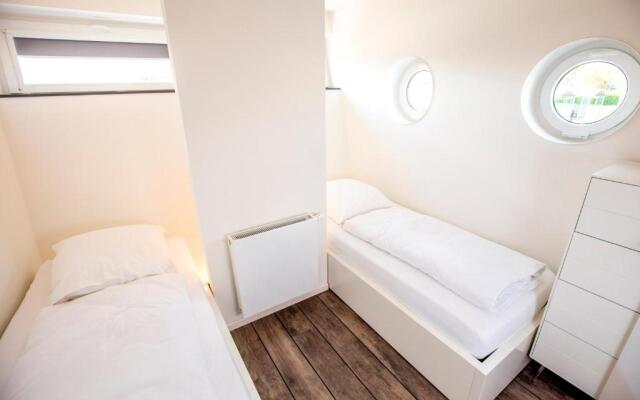 KYST 5410 Floating Home 1