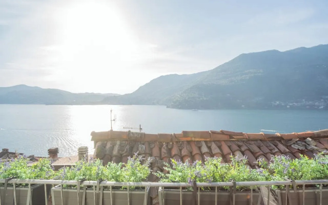 The Green Nest by Lake Como by Rent all Como