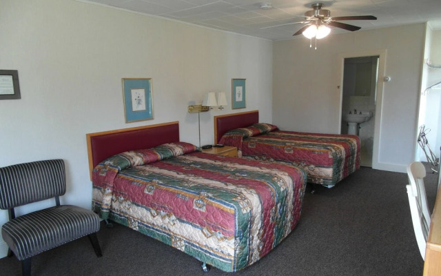 The Lionstone Inn Motel and Cottages