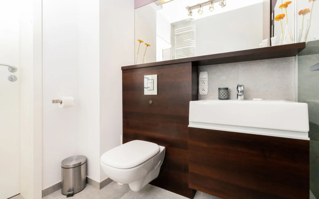 City and Sea View Apartment by Renters