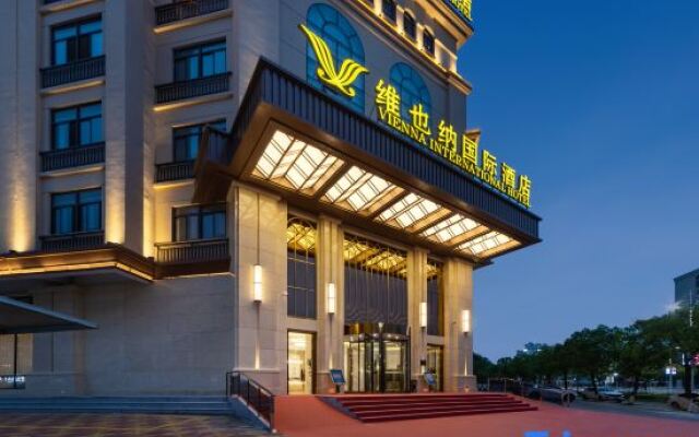 Vienna International Hotel (Zhangzhou Changtai Branch)