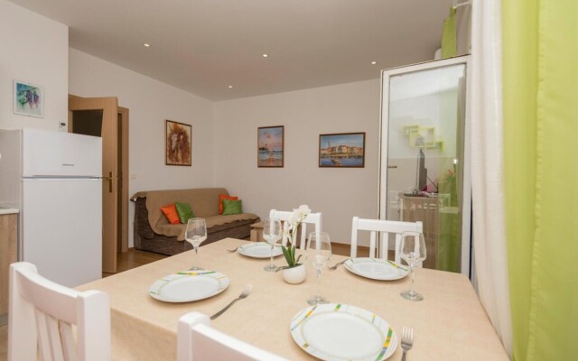 Amazing Apartment in Makarska With 1 Bedrooms and Wifi