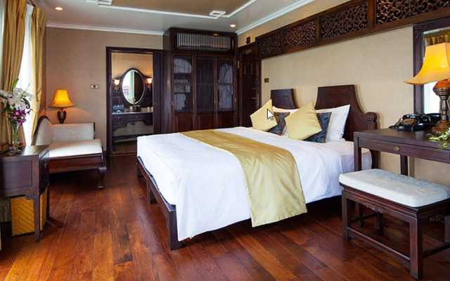 Heritage Line Violet Cruise-Ha Long Bay and Lan Ha