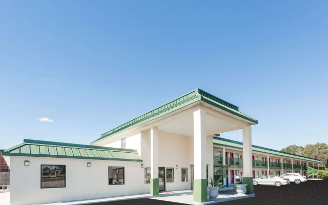 Super 8 by Wyndham Ashburn