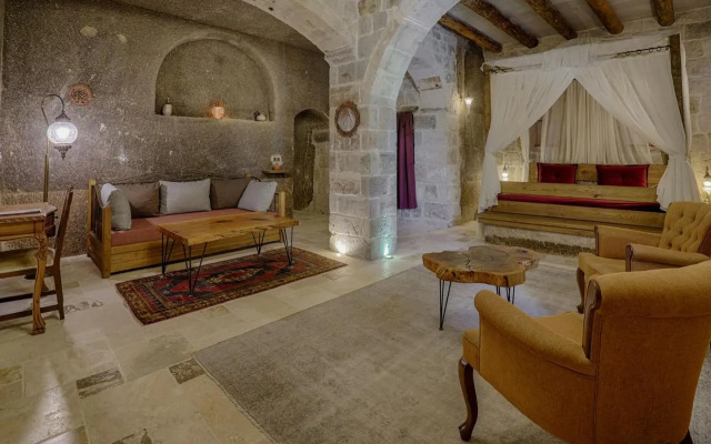 Hera Cave Suites