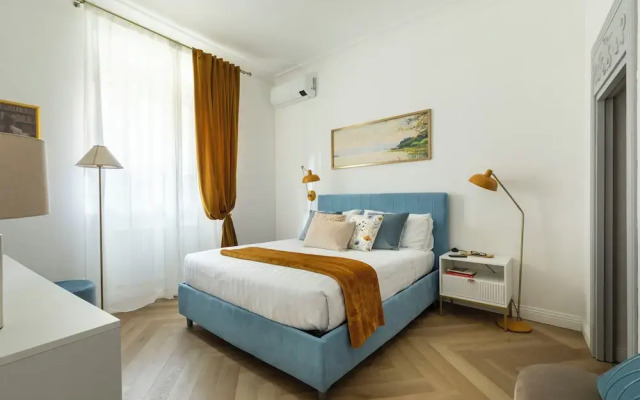 Belle Epoque House of Mirror