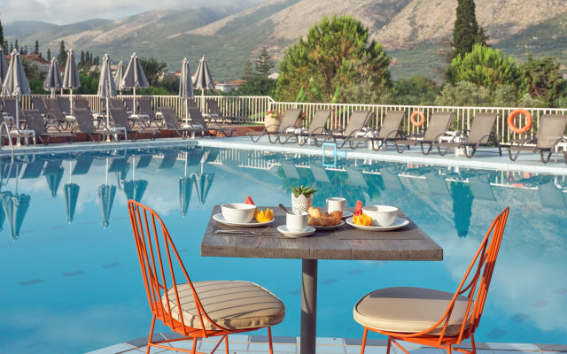 Koukounaria Hotel & Suites