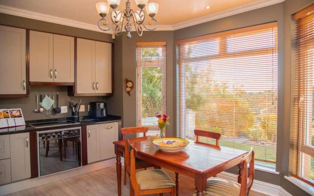 Pezula Magic Retreat - 4 Bedroom Lagoon View Home