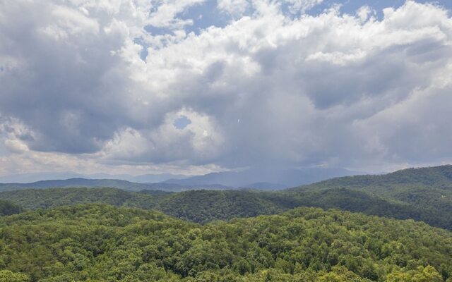 Majestic Mountain View by Heritage Cabin Rentals