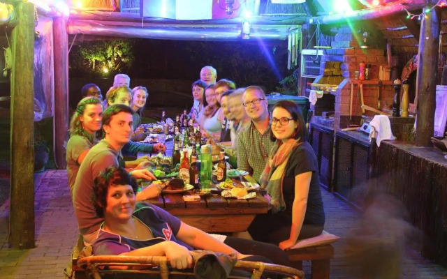 1322 Backpackers International