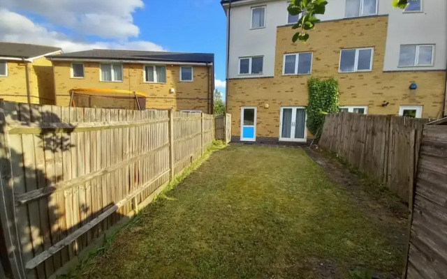 Cosy 1-bed Studio in Northolt