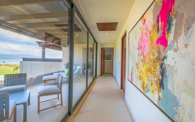 Sunny Vacation Condo 8