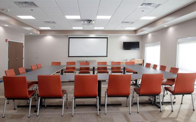 Holiday Inn Express And Suites Marion by IHG
