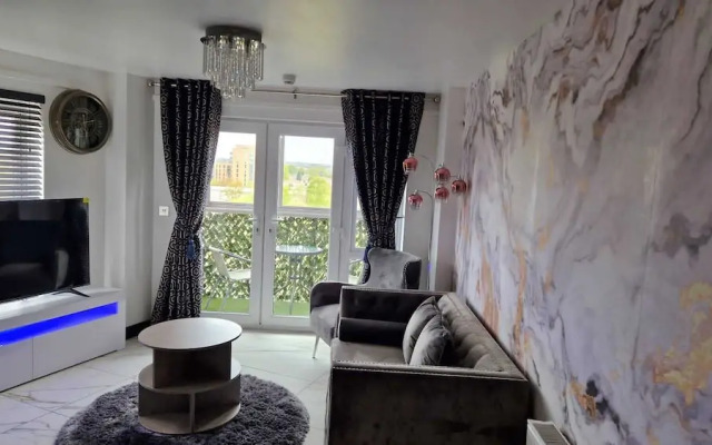 Luxurious two Bedrooms Apartment Slough
