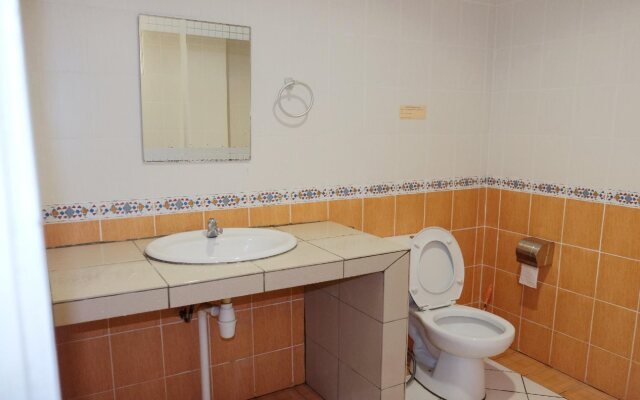 Natol Homestay - Kuching Home Penthouse Airport Road