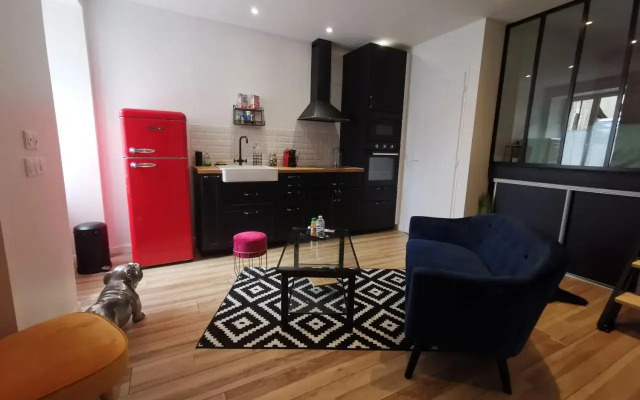 Studio atypique dans bel immeuble de 1820